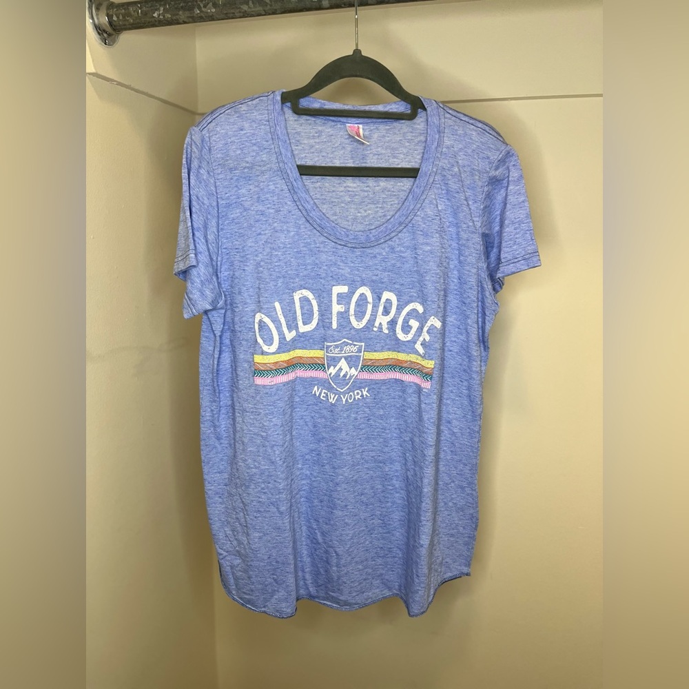 Women’s heathered blue Old Forge Tshirt size XL